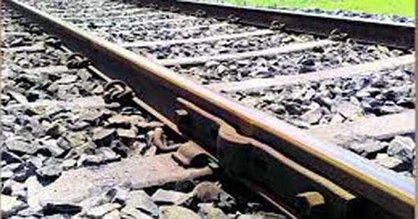 पलामू में महिला तीन बच्चों के साथ ट्रेन के सामने कूदी, दो की मौत